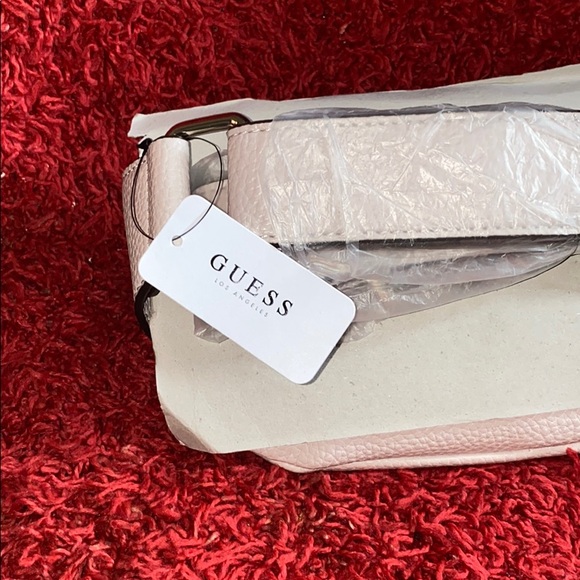 🔥🔥NWT🔥🔥 GUESS ADJUSTABLE WAIST BAG - Picture 4 of 5